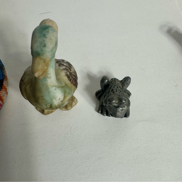 Vintage collection of an animals. 3 ceramic ducks and 1 pewter frog. - Picture 4 of 12